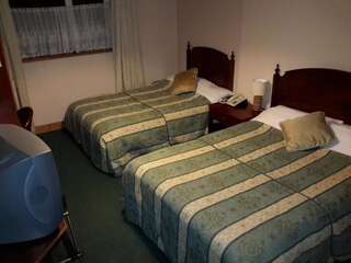 Отель Bridge Hotel Арклоу Двухместный номер с 2 отдельными кроватями и ванной комнатой-5